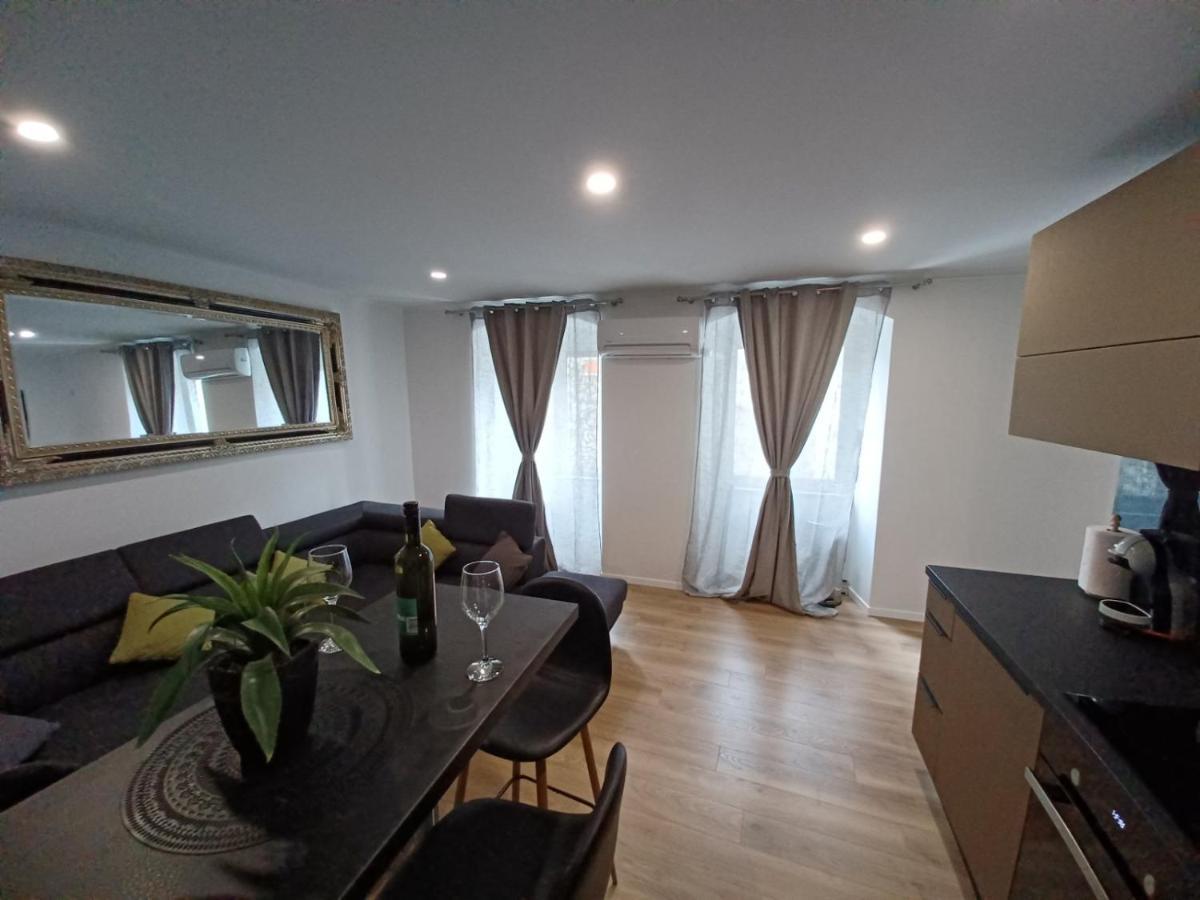 In The Centar Of Rijeka Apartment Exterior foto