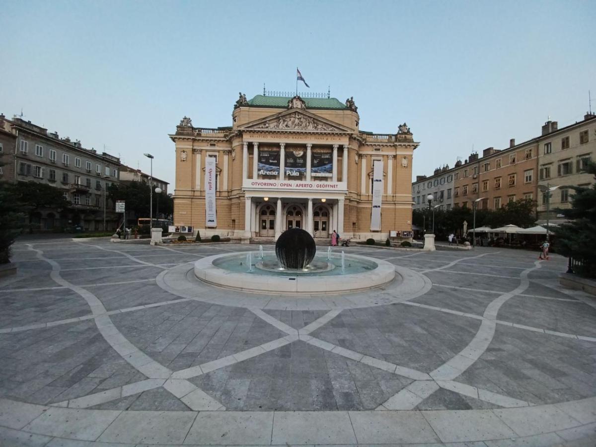 In The Centar Of Rijeka Apartment Exterior foto
